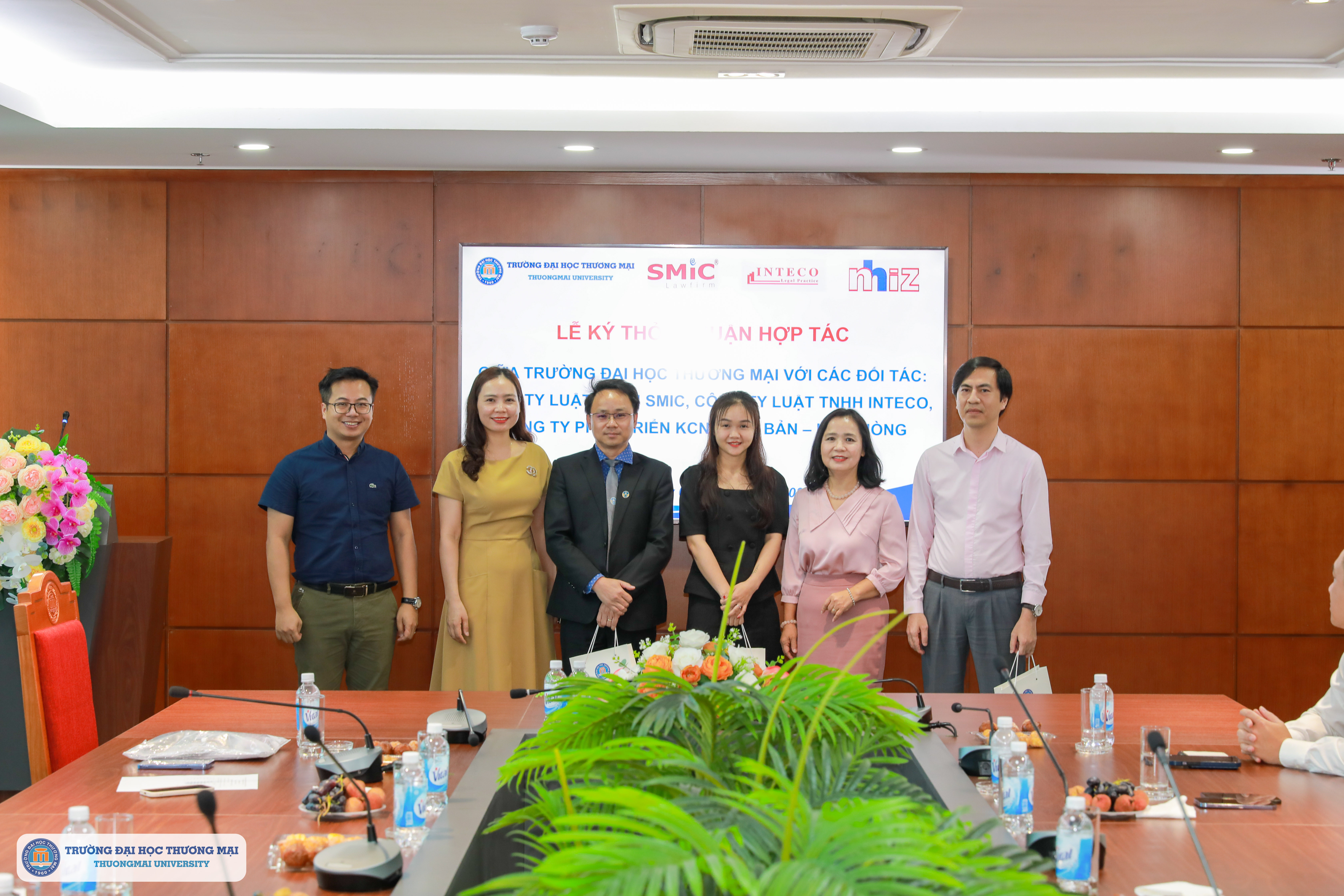 LỄ KÝ KẾT BIÊN BẢN GHI NHỚ HỢP TÁC GIỮA KHOA LUẬT VÀ CÁC DOANH NGHIỆP