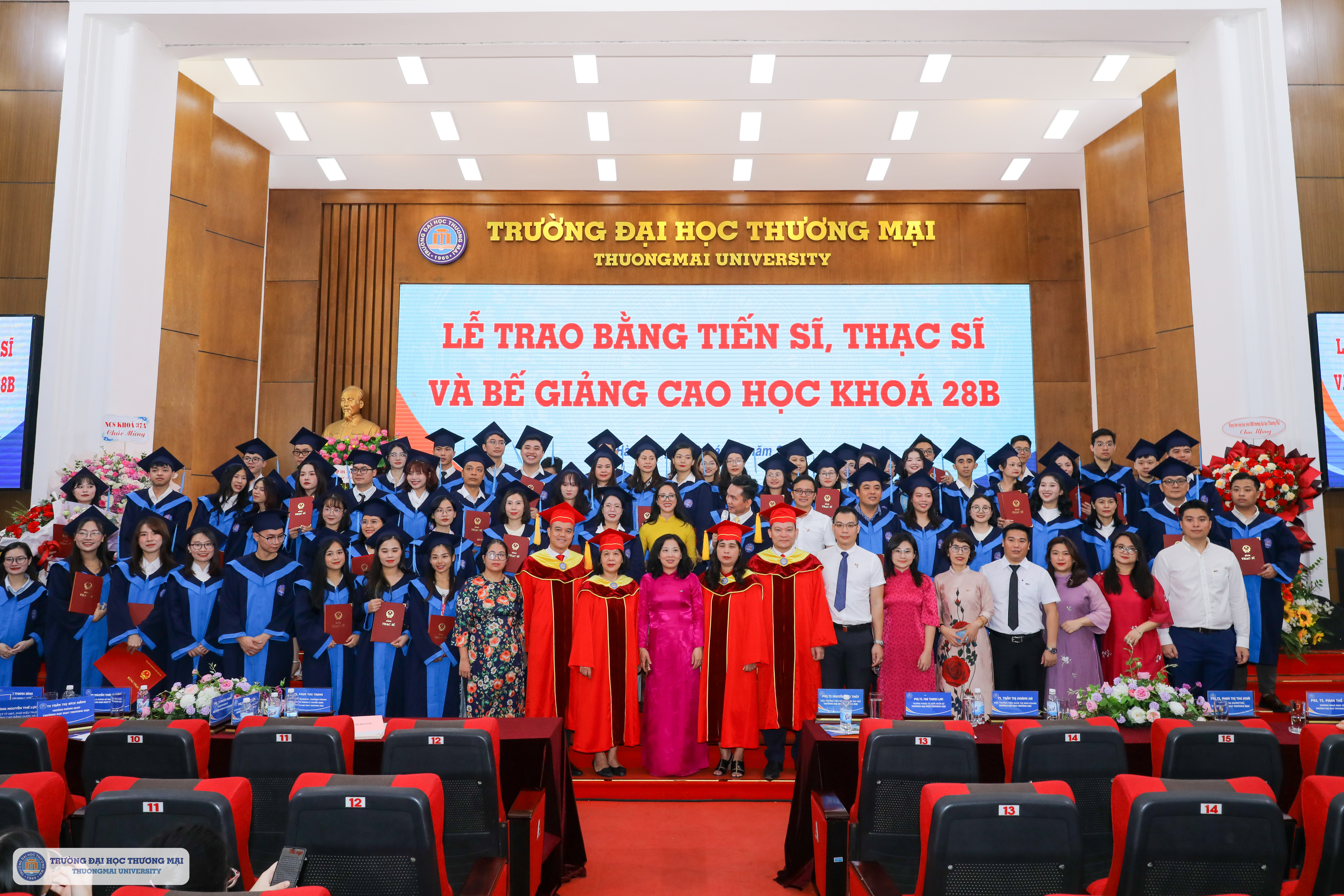 Lễ trao bằng Tiến sĩ, Thạc sĩ và bế giảng cao học khóa 28B