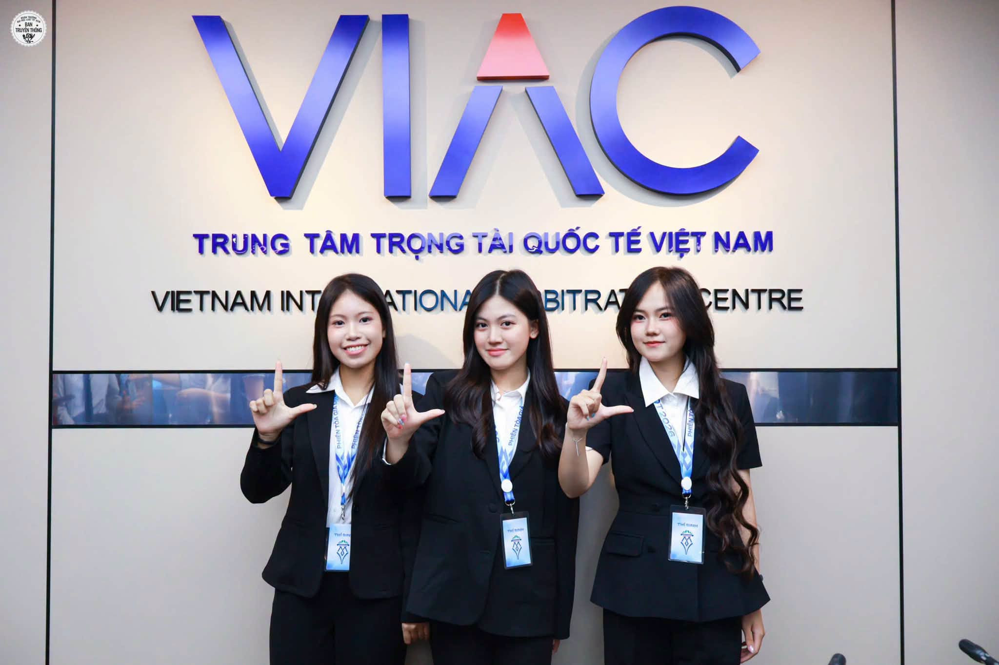 Sinh viên Khoa Luật đạt Top 12 và Giải “Đội thi được yêu thích nhất” tại Cuộc thi Phiên tòa giả định cấp Quốc gia VMoot 2026